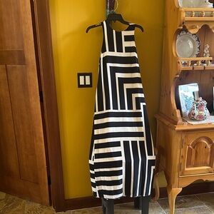 Donna Morgan Black and White Geometric Maxi Dress
